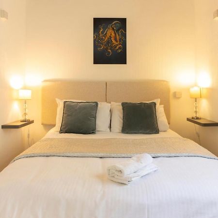 **Sunny And Bright, Thatchers Rock One Bed Beach Front Apartment*** Торкі Екстер'єр фото