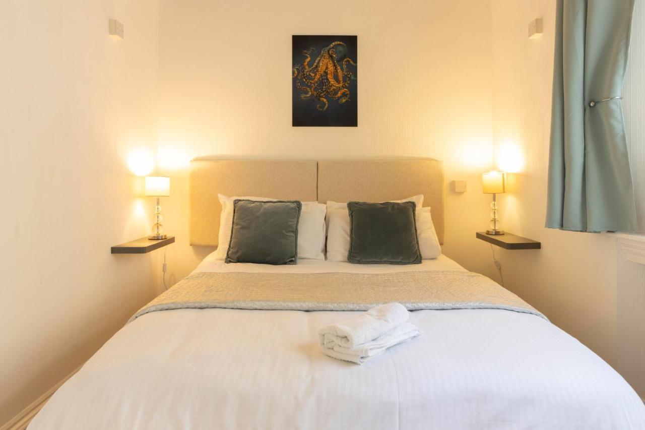 **Sunny And Bright, Thatchers Rock One Bed Beach Front Apartment*** Торкі Екстер'єр фото