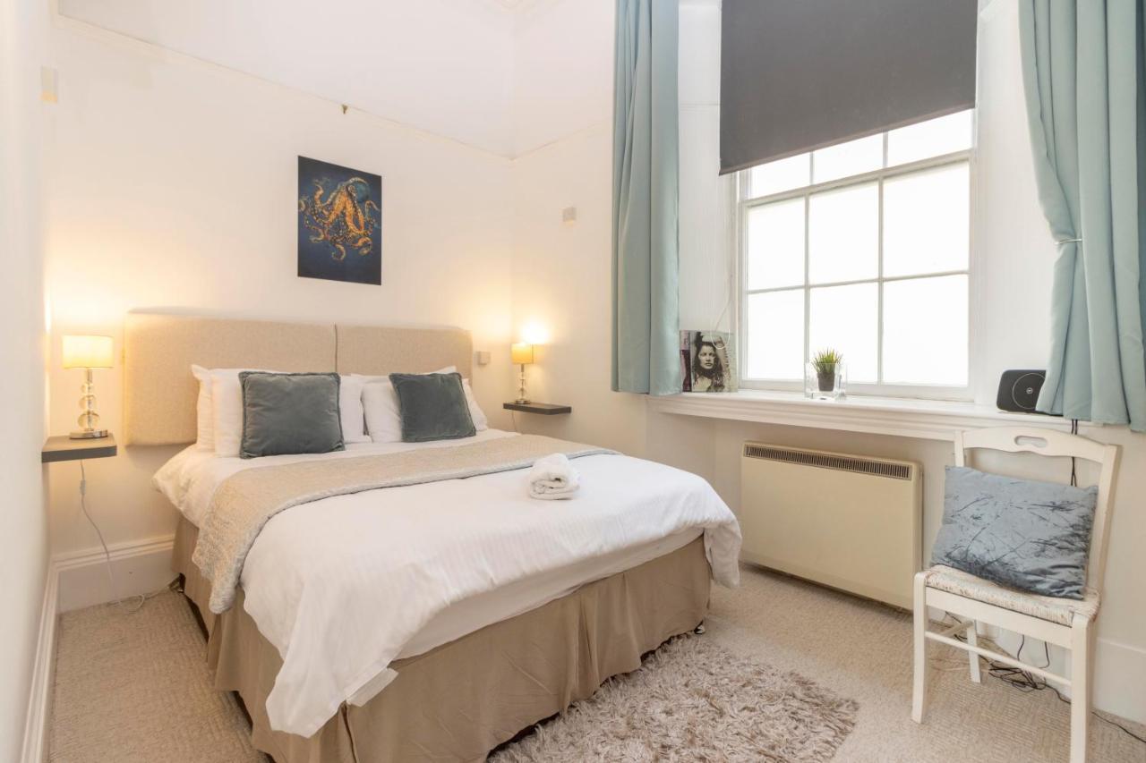**Sunny And Bright, Thatchers Rock One Bed Beach Front Apartment*** Торкі Екстер'єр фото
