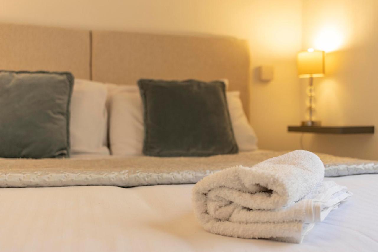 **Sunny And Bright, Thatchers Rock One Bed Beach Front Apartment*** Торкі Екстер'єр фото