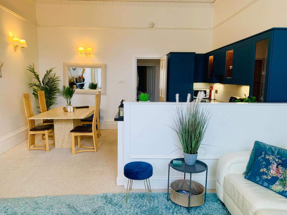 **Sunny And Bright, Thatchers Rock One Bed Beach Front Apartment*** Торкі Екстер'єр фото