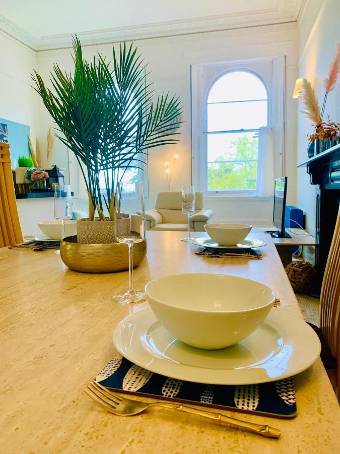 **Sunny And Bright, Thatchers Rock One Bed Beach Front Apartment*** Торкі Екстер'єр фото
