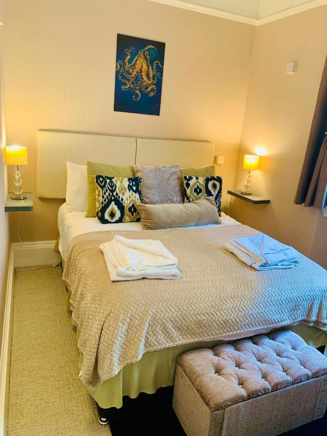 **Sunny And Bright, Thatchers Rock One Bed Beach Front Apartment*** Торкі Екстер'єр фото