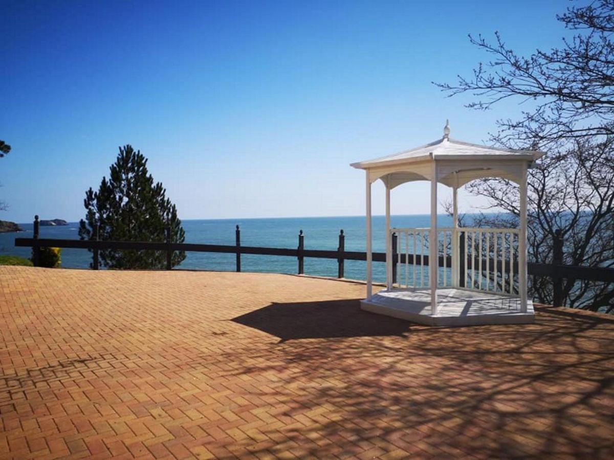 **Sunny And Bright, Thatchers Rock One Bed Beach Front Apartment*** Торкі Екстер'єр фото