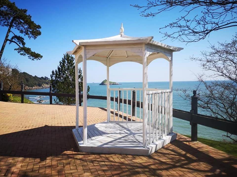 **Sunny And Bright, Thatchers Rock One Bed Beach Front Apartment*** Торкі Екстер'єр фото