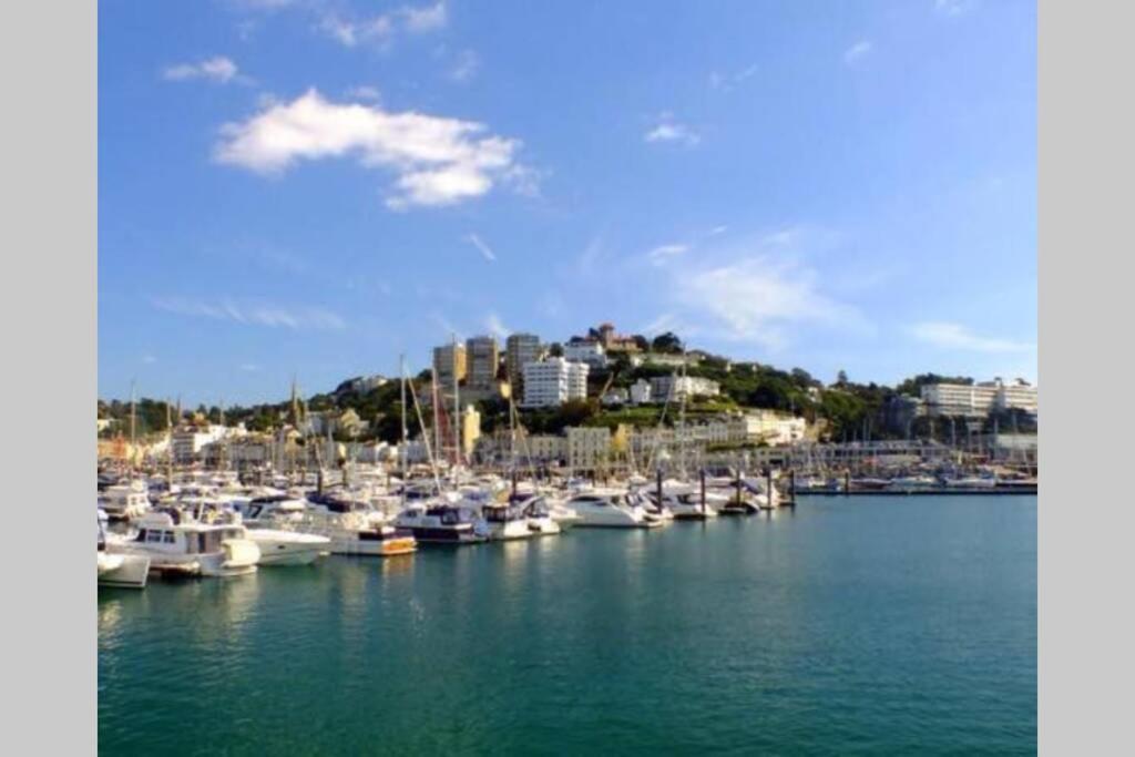 **Sunny And Bright, Thatchers Rock One Bed Beach Front Apartment*** Торкі Екстер'єр фото