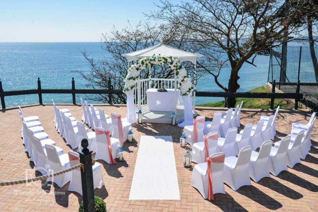 **Sunny And Bright, Thatchers Rock One Bed Beach Front Apartment*** Торкі Екстер'єр фото