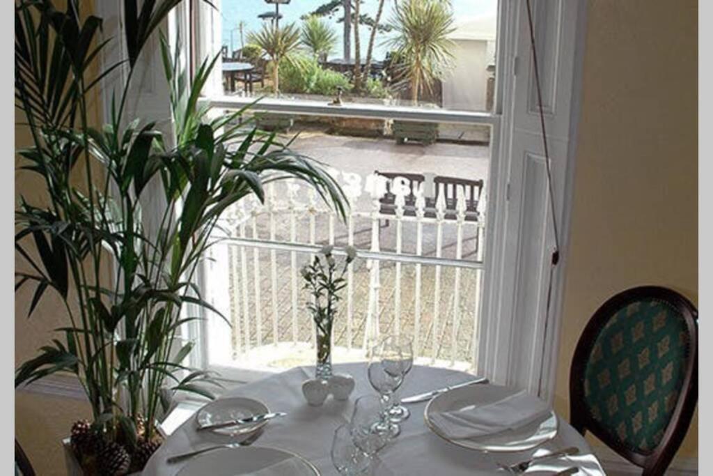 **Sunny And Bright, Thatchers Rock One Bed Beach Front Apartment*** Торкі Екстер'єр фото
