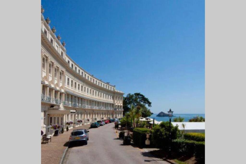 **Sunny And Bright, Thatchers Rock One Bed Beach Front Apartment*** Торкі Екстер'єр фото